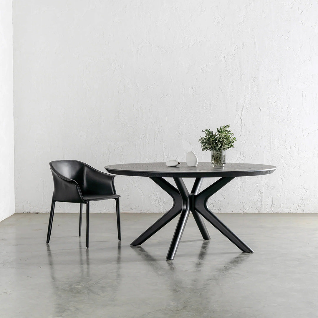 Amor Dining Table