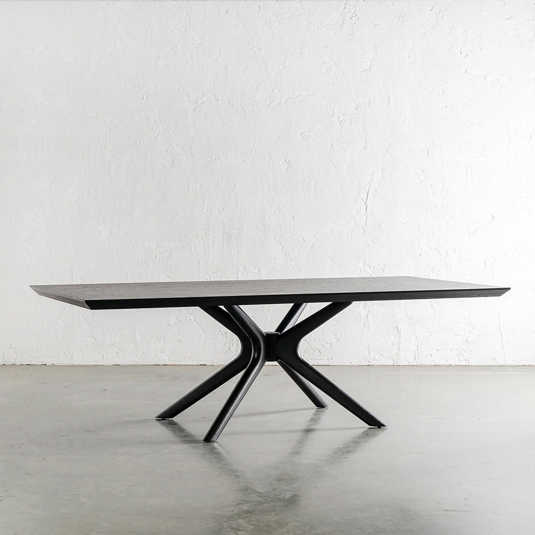 Amor Dining Table