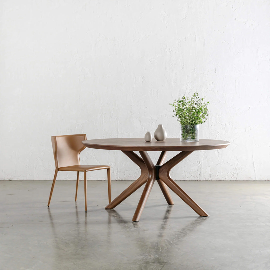 Amor Dining Table