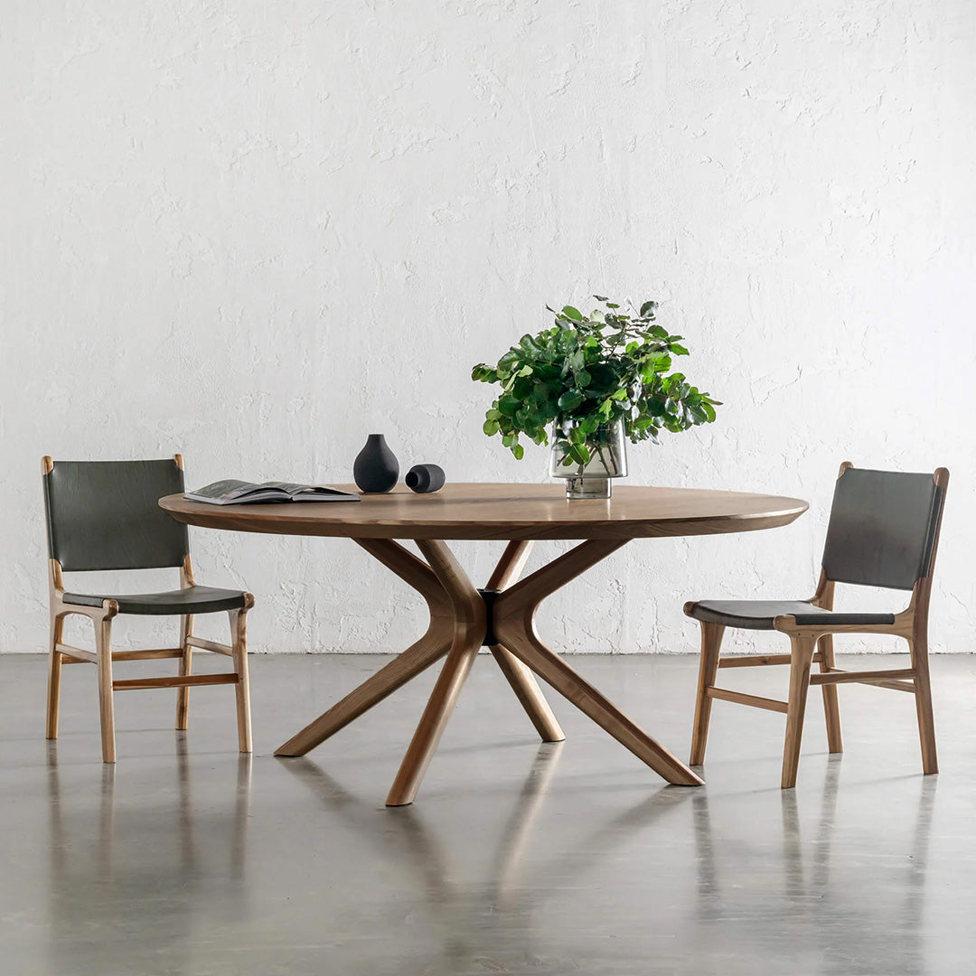Amor Dining Table