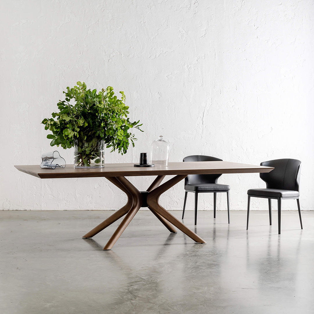 Amor Dining Table