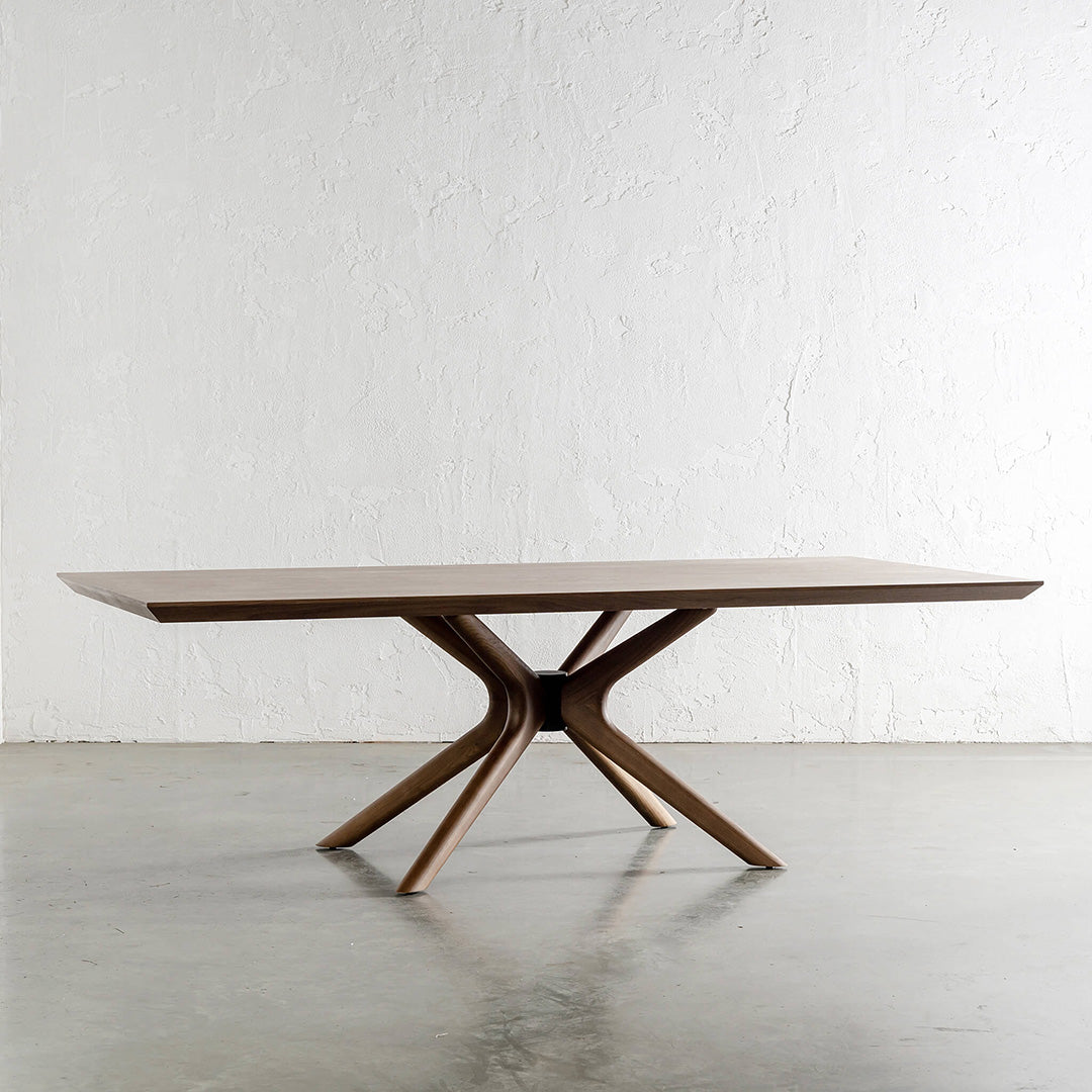 Amor Dining Table