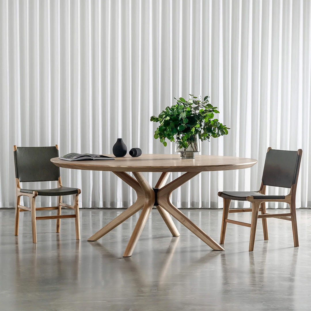Amor Dining Table