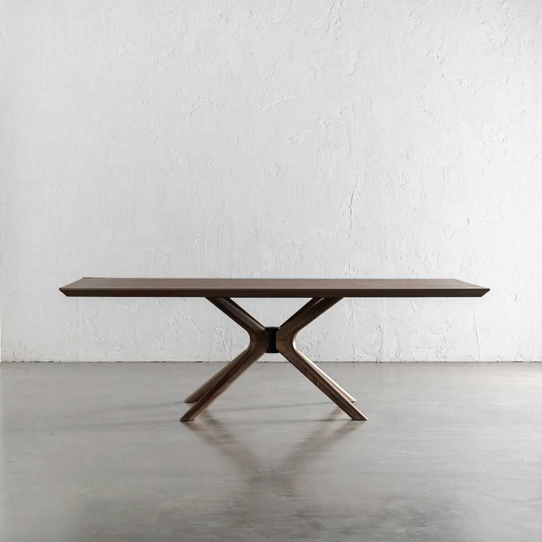 Amor Dining Table