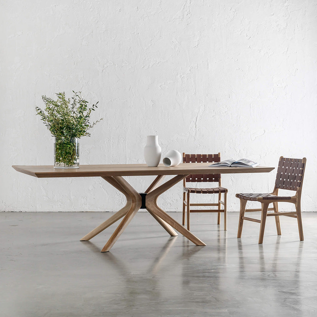 Amor Dining Table