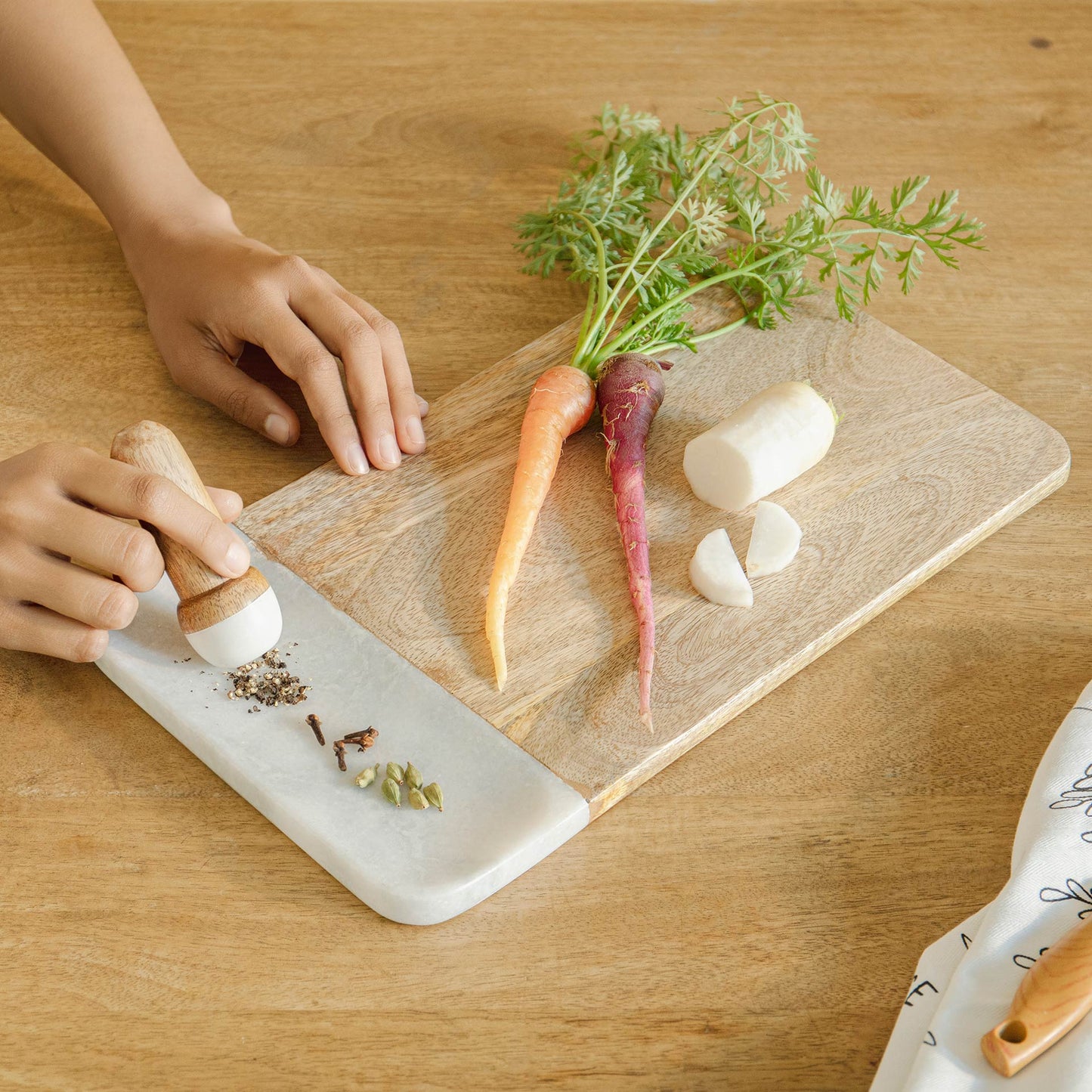 Chop & crush cutting board with pestle